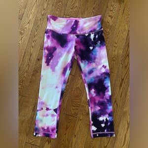 Limited Edition Lululemon Wunder Under Crop III
Blooming Pixie Multi Size 6